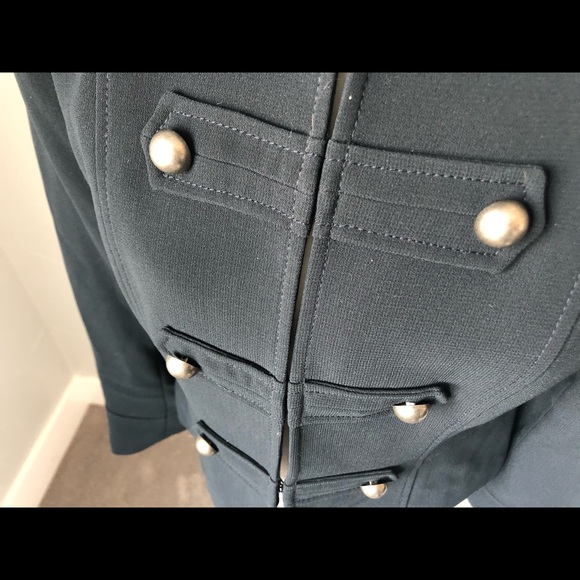 TAHARI Pant suit- 2 Pieces - Picture 2 of 7